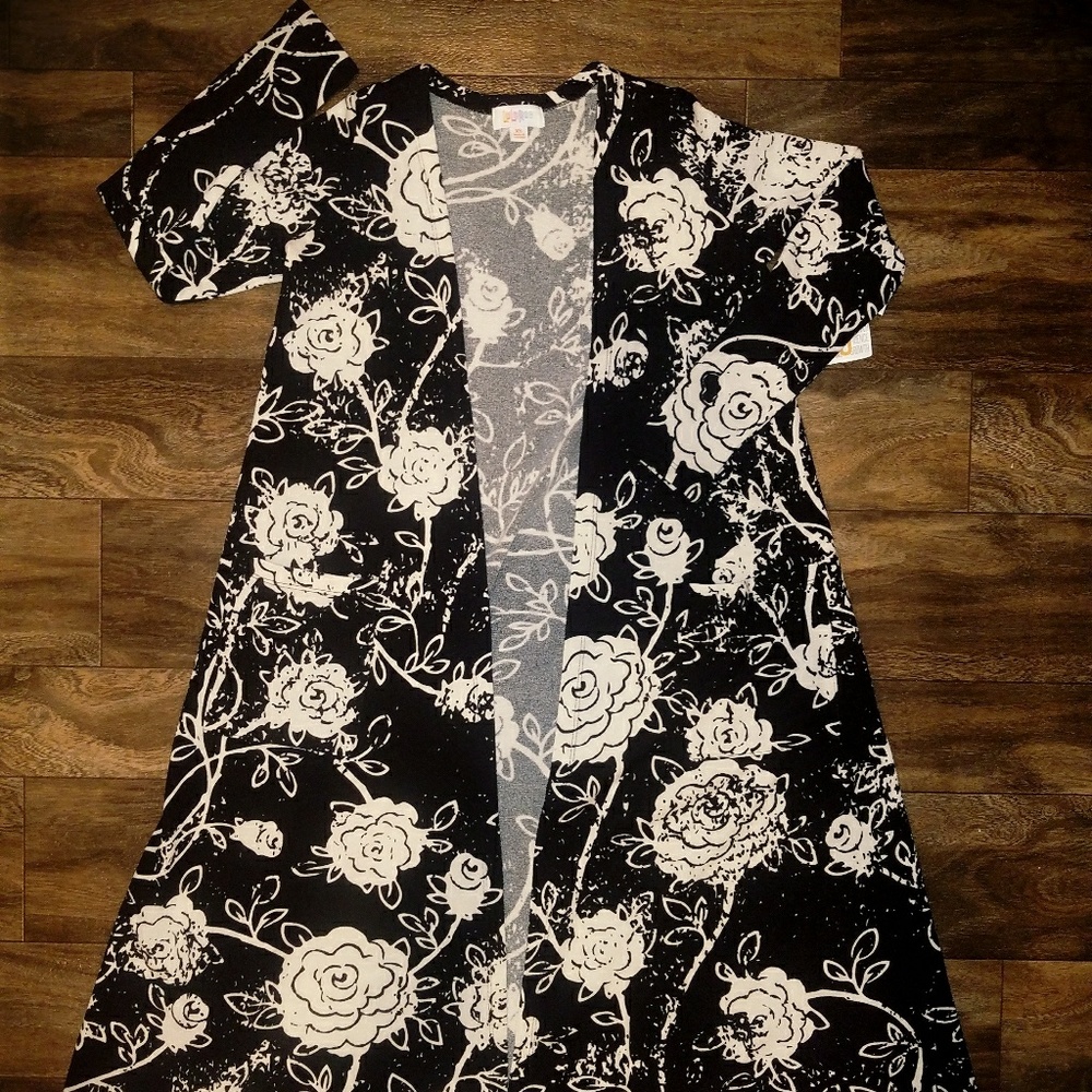 Lularoe XS Unicorn Sarah Black & White Roses NWT